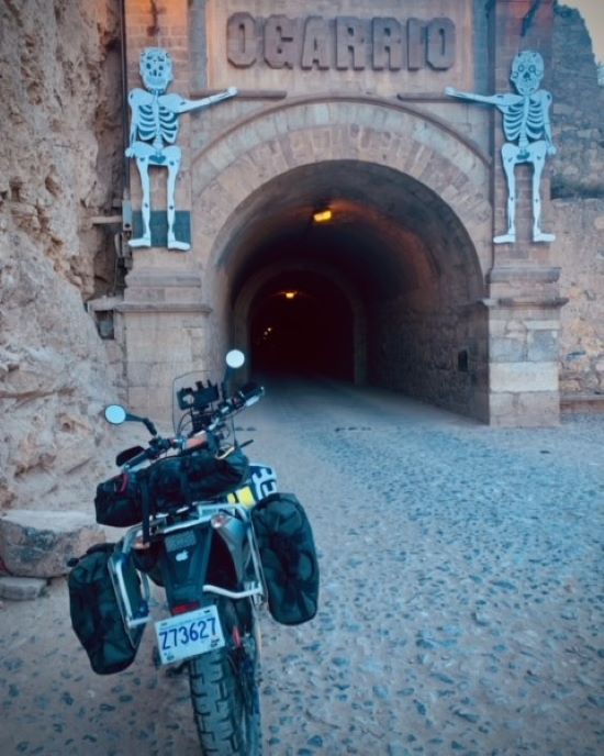 Francis Walsh, A tunnel in Mexico.