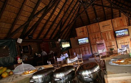 Elgro River Lodge dining.