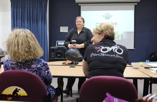 Janine Nicholas leads a Fast Aid course.