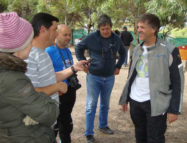 6) A really nice surprise! El Pollo (already a legend between the Mototravellers) and his friend Jimmy were at the meeting. 