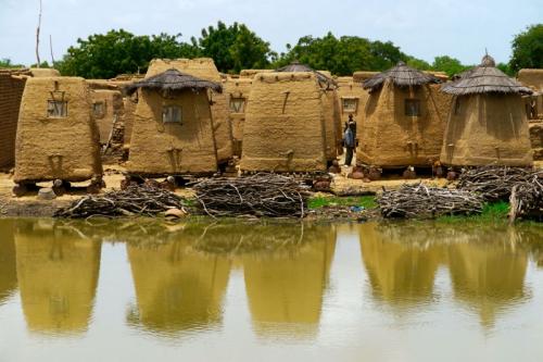 Smiling granaries, Mali.