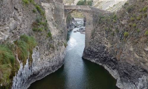 Chacapi, Colca Canyon - Near Yanque.