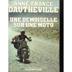 Une Demoiselle Sur une Moto